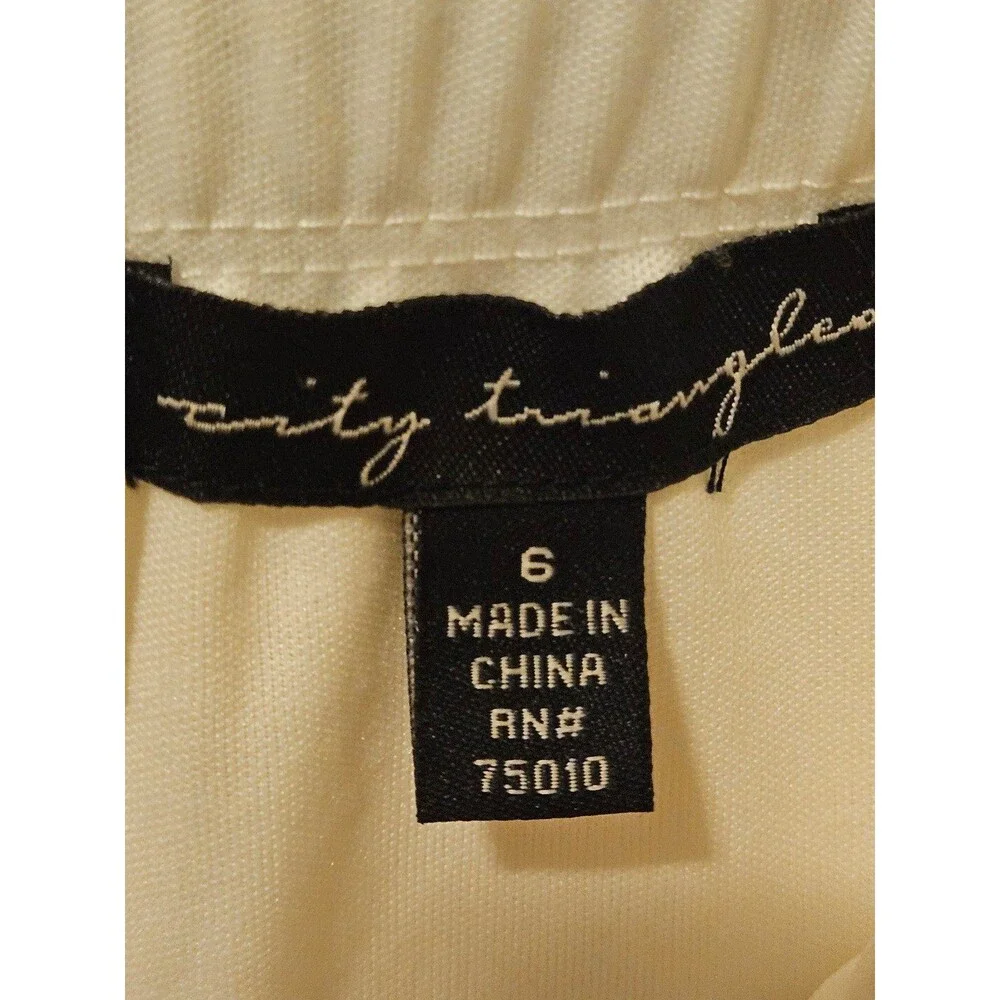 Sleeveless Dress Size 6 Has Pockets Zip Up Closure